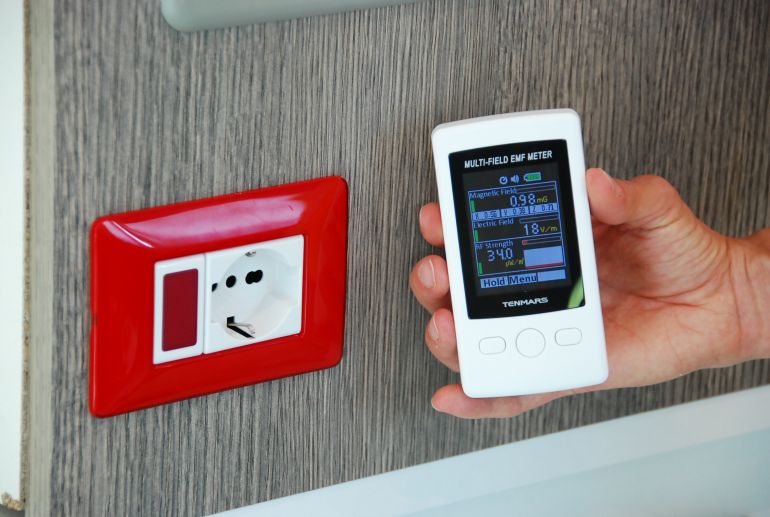 Control Casa spettro onde elettromagnetiche elettrosmog casa intelligente smart home impianto domotico domotica presa